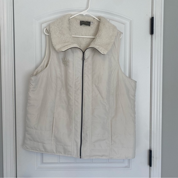Jackets & Blazers - Casual Identity Women's White Zip Up Vest Size 1X